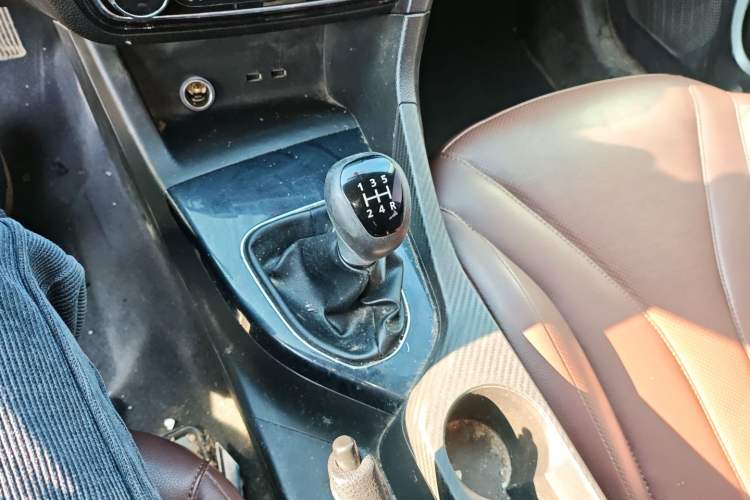 Used Soueast A5 Wing Dance 2019 1.5L Manual Luxury Version China V Standard Gear Lever