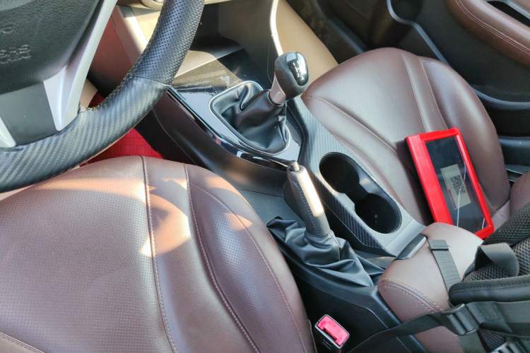 Used Soueast A5 Wing Dance 2019 1.5L Manual Luxury Edition China V Standard Gear Lever