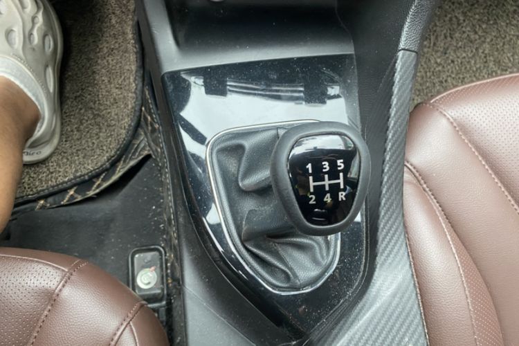 Used Soueast A5 Wing Dance 2019 1.5L Manual Luxury Version China V Standard Interior 4