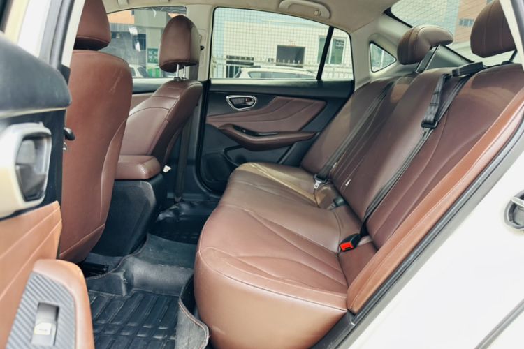 Used Soueast A5 Wing Dance 2019 1.5L Manual Luxury Version China V Standard Interior 5