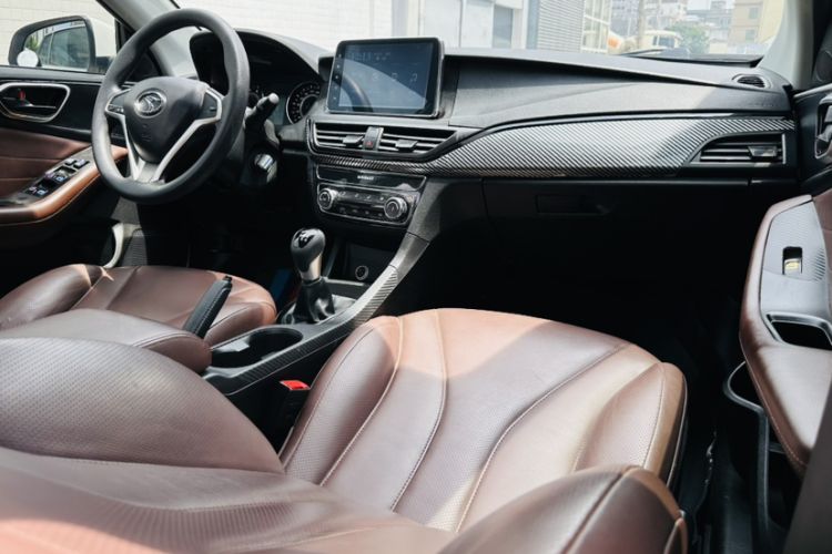 Used Soueast A5 Wing Dance 2019 1.5L Manual Luxury Version China V Standard Interior 6