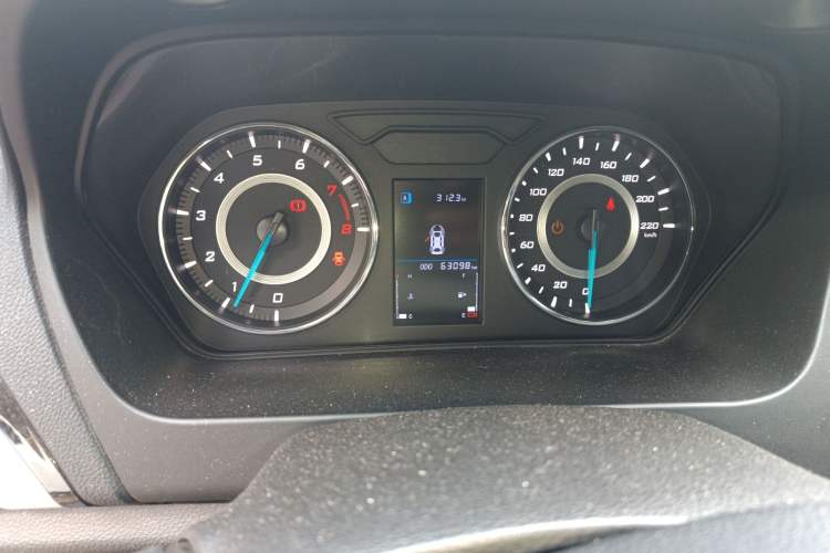 Used Soueast A5 Wing Dance 2019 1.5L Manual Luxury Version China V Standard Odometer Close Up