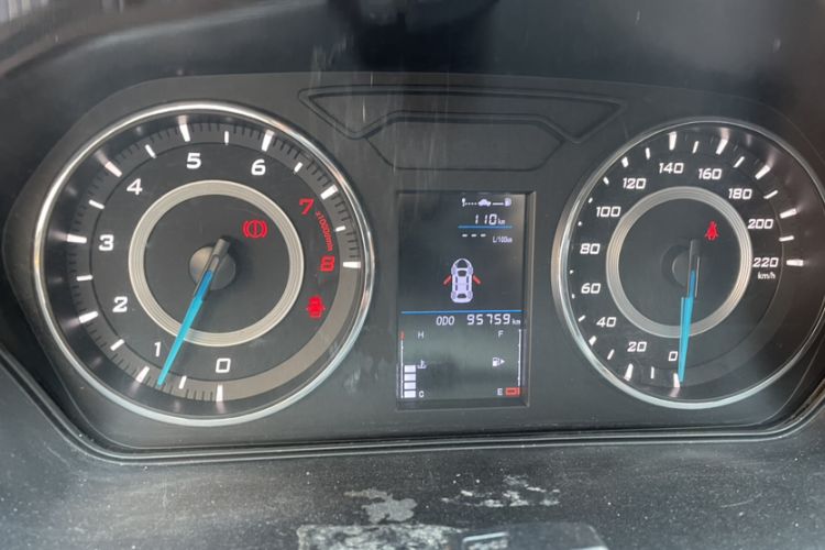 Used Soueast A5 Wing Dance 2019 1.5L Manual Luxury Version China V Standard Odometer Close Up