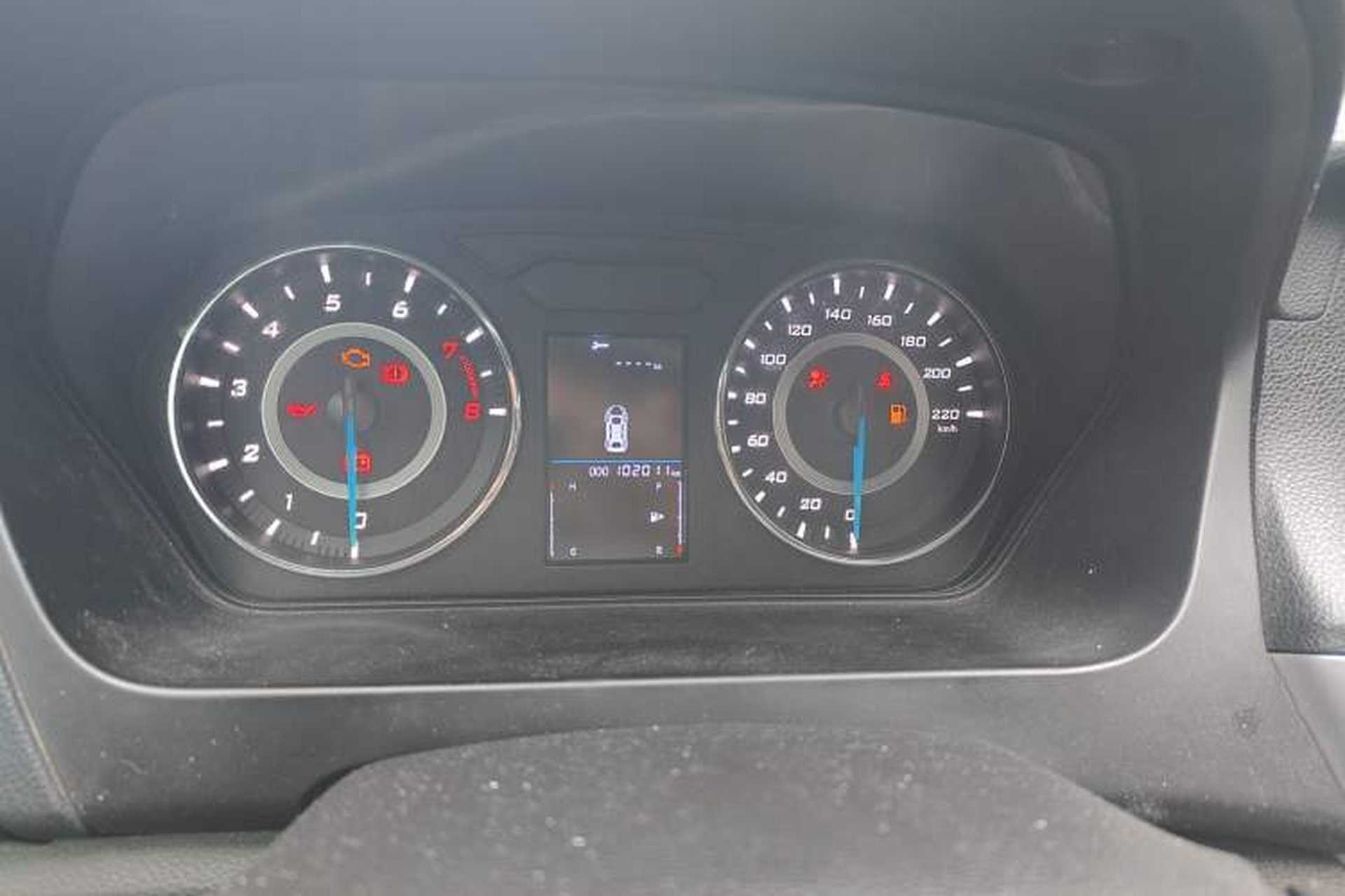 Used Soueast A5 Wing Dance 2019 1.5L Manual Luxury Version China V Standard Odometer Close Up