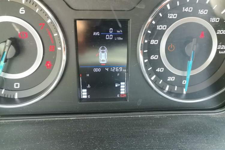 Used Soueast A5 Wing Dance 2019 1.5L Manual Luxury Version China V Standard Odometer Close Up