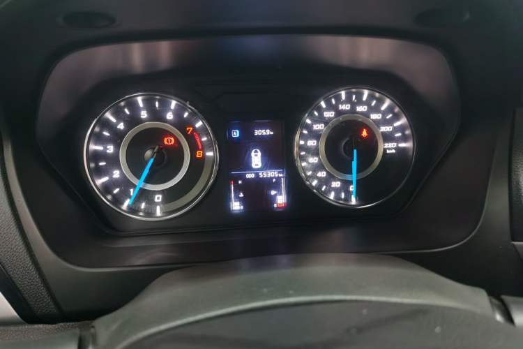 Used Soueast A5 Wing Dance 2019 1.5L Manual Luxury Version China V Standard Odometer Close Up