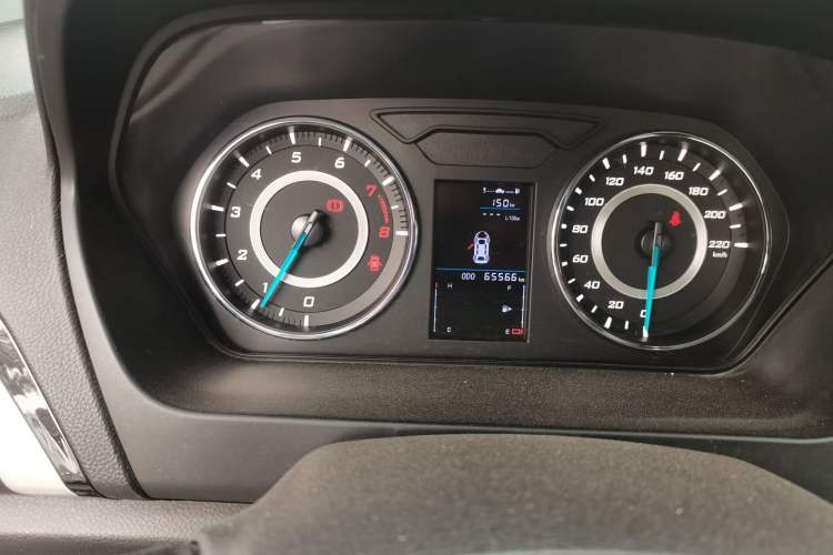 Used Soueast A5 Wing Dance 2019 1.5L Manual Luxury Version China V Standard Odometer Close Up