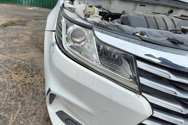 Used Soueast A5 Wing Dance 2019 1.5L CVT Luxury Edition China V Standard Right Front Headlight