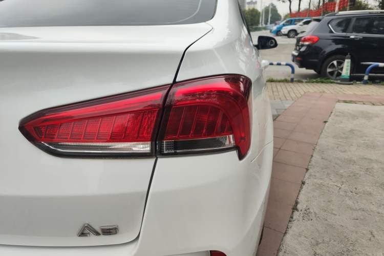 Used Soueast A5 Wing Dance 2019 1.5L Manual Luxury Edition China V Standard Right Rear Taillight