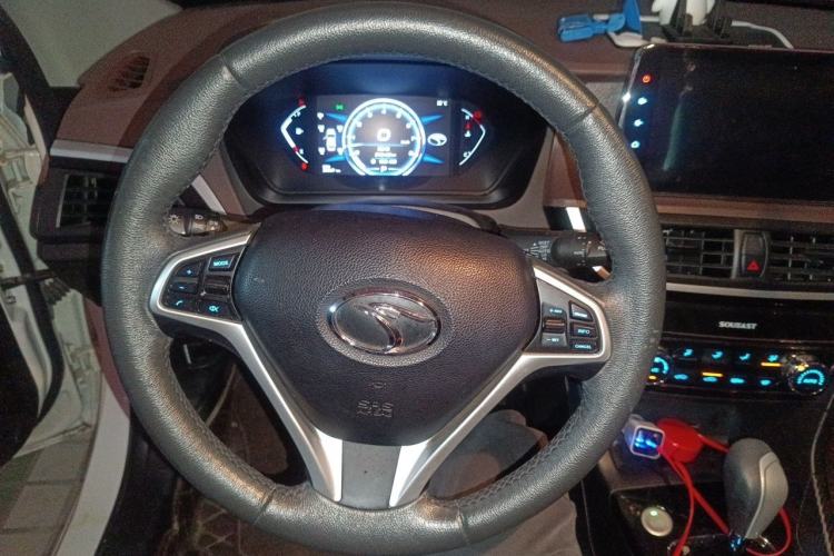 Used Soueast A5 Wing Dance 2019 1.5L CVT Flagship Edition China V Standard Steering Wheel