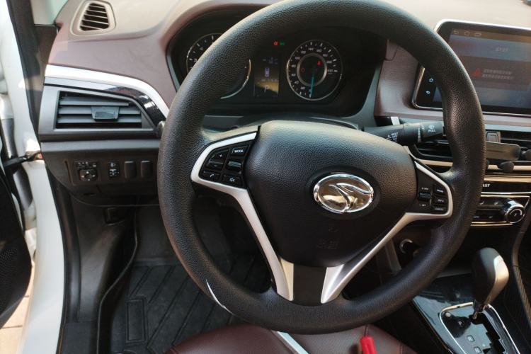 Used Soueast A5 Wing Dance 2019 1.5L CVT Luxury Edition China V Standard Steering Wheel