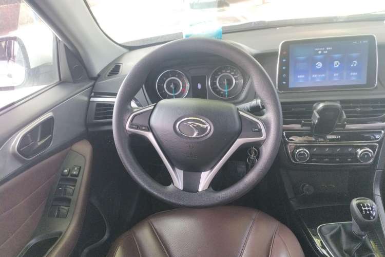 Used Soueast A5 Wing Dance 2019 1.5L Manual Luxury Version China V Standard Steering Wheel