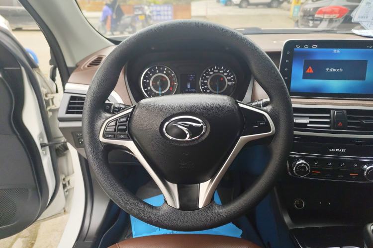 Used Soueast A5 Wing Dance 2019 1.5L Manual Luxury Edition China V Standard Steering Wheel