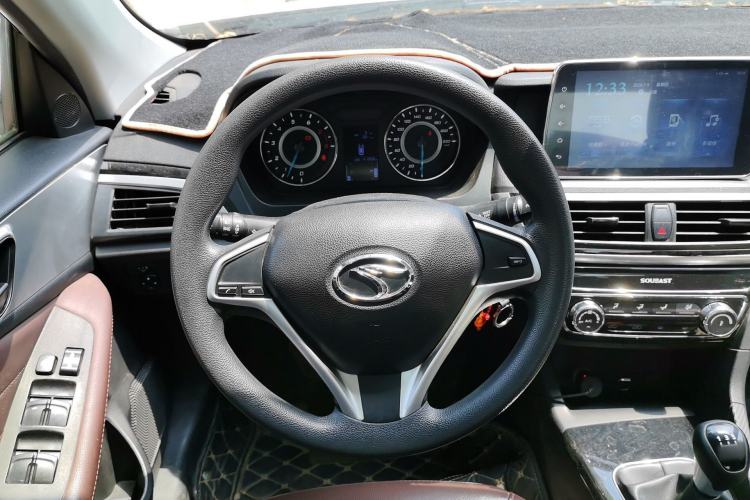 Used Soueast A5 Wing Dance 2019 1.5L Manual Luxury Version China V Standard Steering Wheel