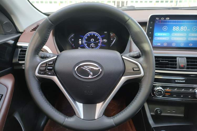 Used Soueast A5 Wing Dance 2019 1.5L Manual Flagship Version China V Standard Steering Wheel