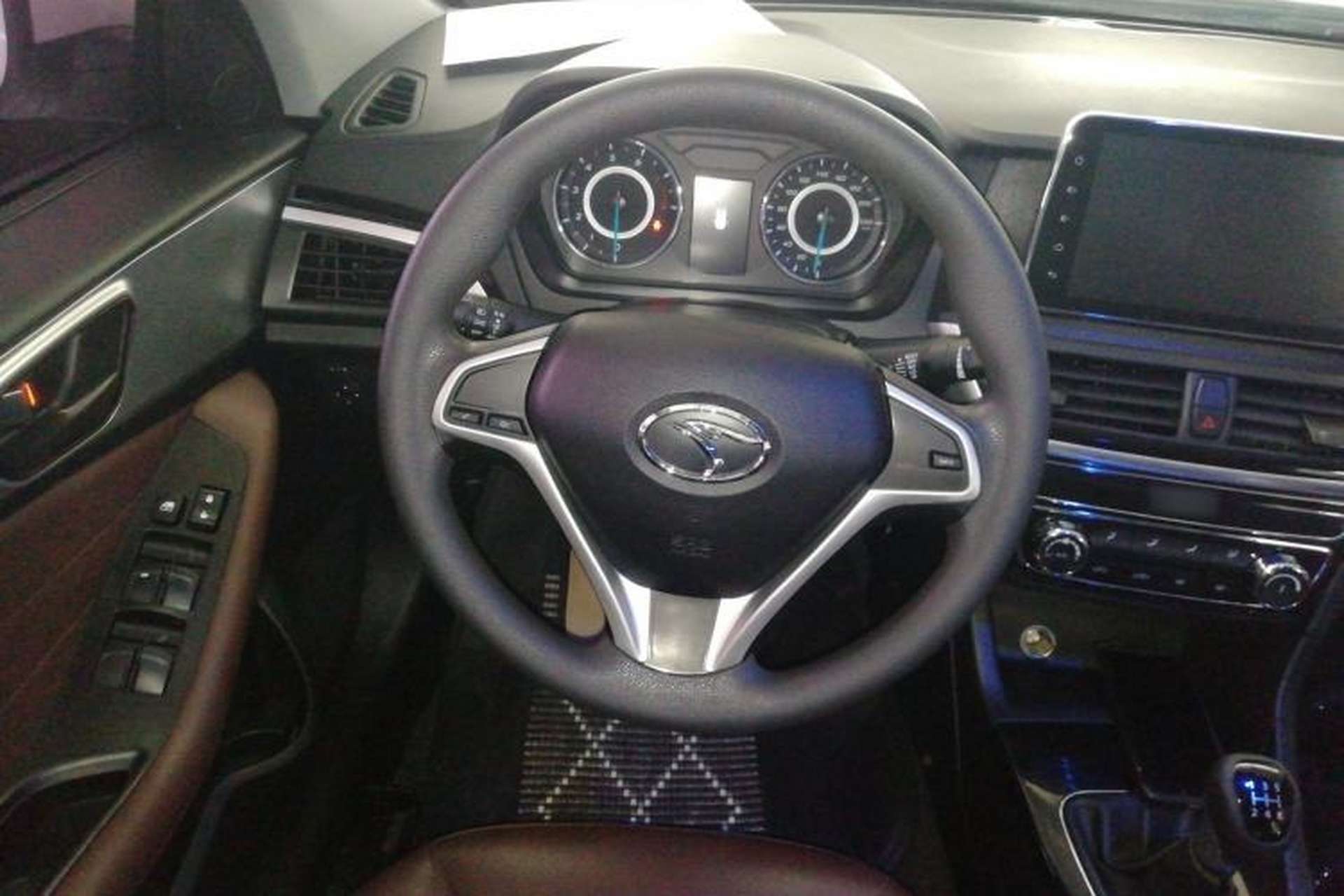 Used Soueast A5 Wing Dance 2019 1.5L Manual Luxury Version China V Standard Steering Wheel