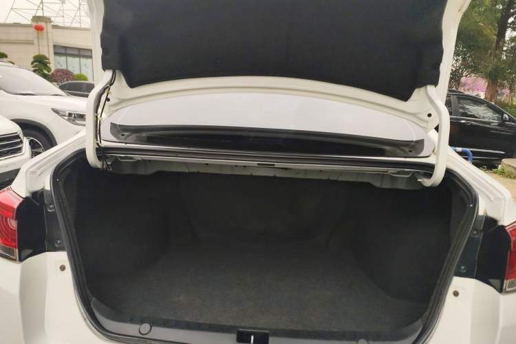 Used Soueast A5 Wing Dance 2019 1.5L Manual Luxury Edition China V Standard Trunk