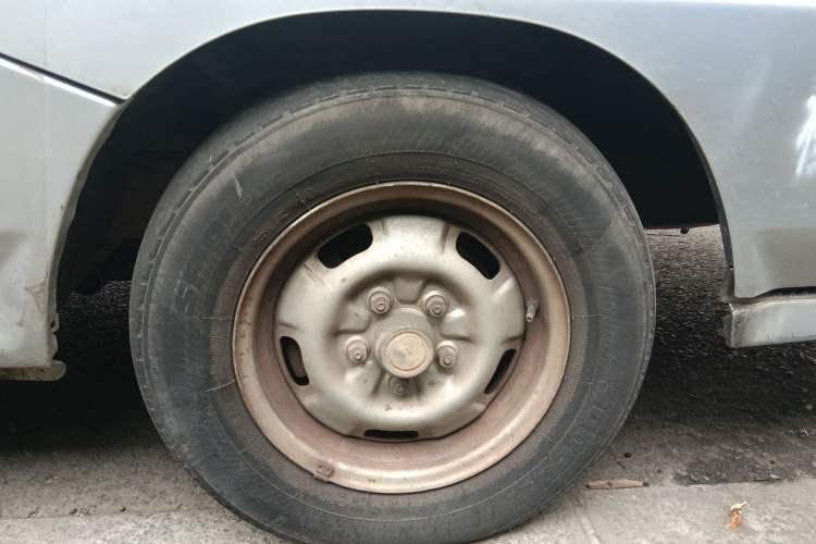 Used Soueast Delica 2008 2.0L Economy Version Right Front Wheel Hub