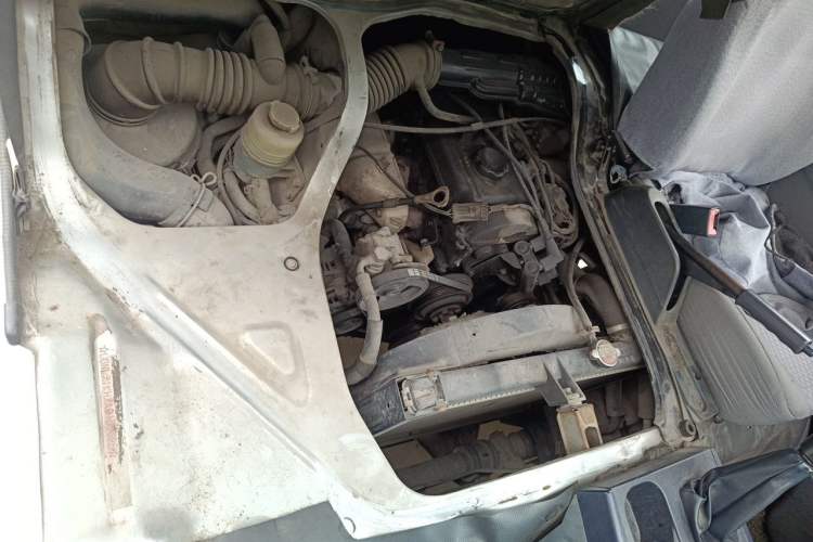 Used Soueast Delica 2008 2.0L Economy Version Engine Bay