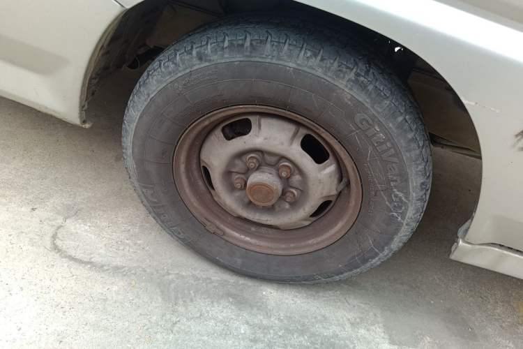 Used Soueast Delica 2008 2.0L Economy Version Right Front Wheel Hub