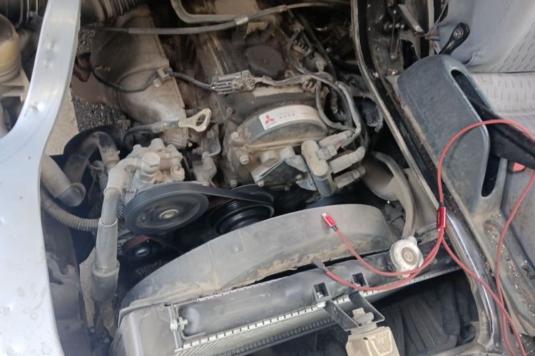 Used Soueast Delica 2008 2.0L Economy Version Engine Bay