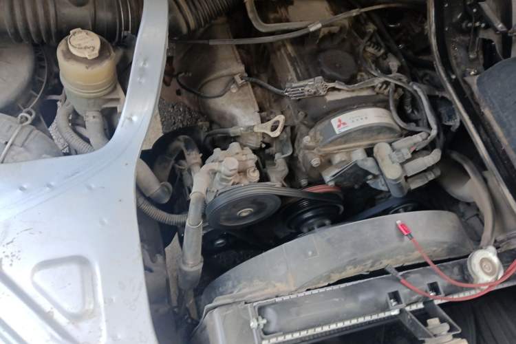 Used Soueast Delica 2008 2.0L Economy Version Engine Bay Right