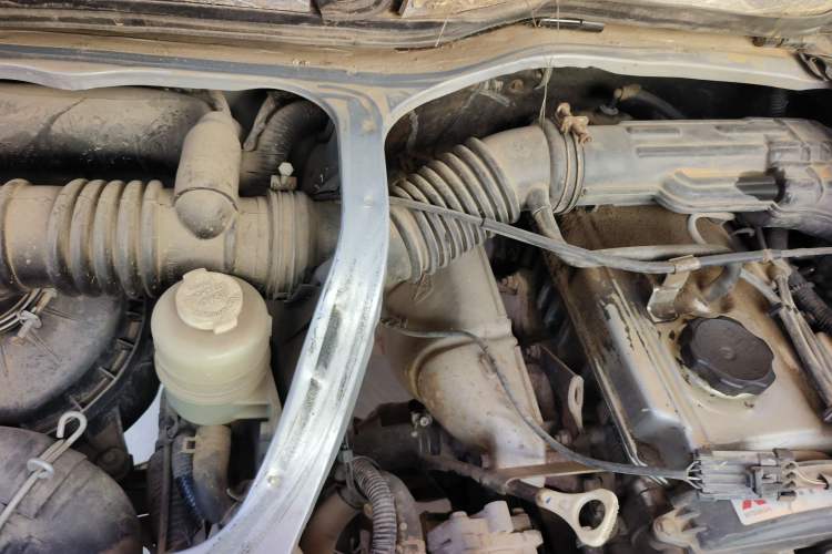 Used Soueast Delica 2008 2.0L Economy Version Engine Bay Right