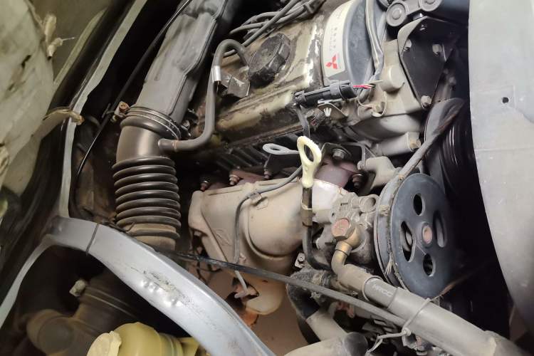 Used Soueast Delica 2008 2.0L Classic Edition Engine Bay Right