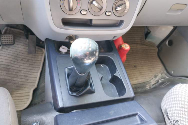 Used Soueast Delica 2008 2.0L New Entrepreneurial Pioneer - Practical Edition Gear Lever