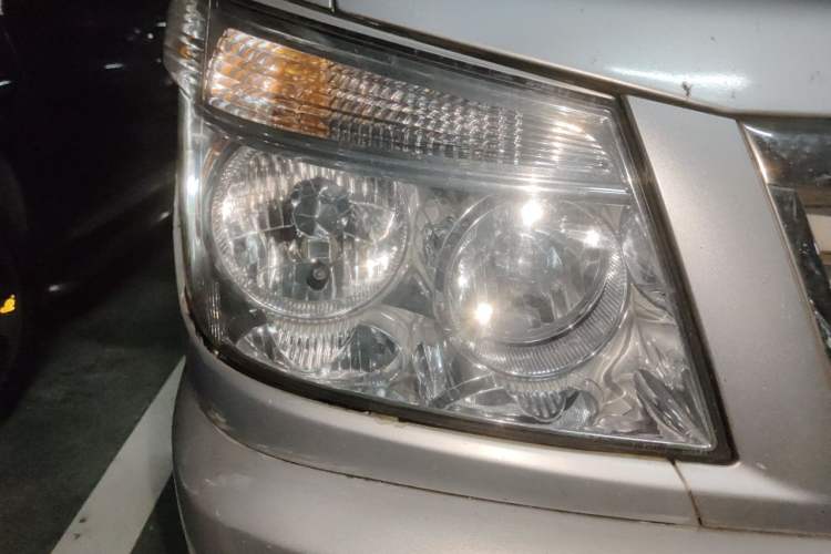 Used Soueast Delica 2008 2.0L Economy Version Right Front Headlight