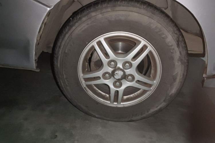 Used Soueast Delica 2008 2.0L Economy Version Right Front Wheel Hub