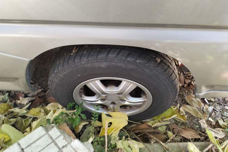 Used Soueast Delica 2008 2.0L New Entrepreneurial Pioneer - Practical Edition Right Front Wheel Hub