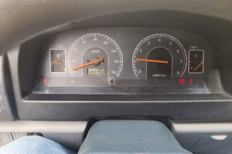 Used Soueast Delica 2014 2.0L Classic Edition Odometer Close Up
