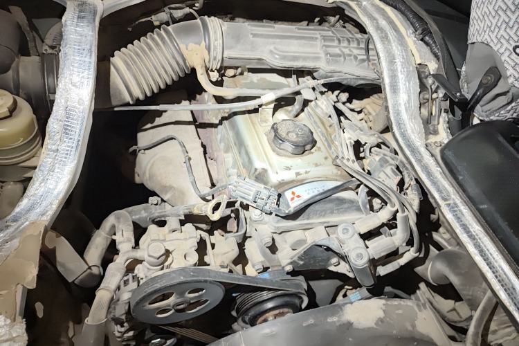 Used Soueast Delica 2014 2.0L Classic Edition Engine Bay