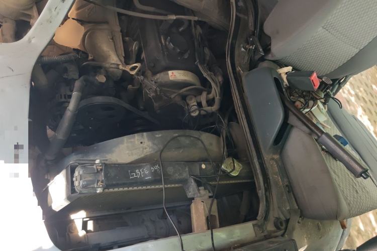 Used Soueast Delica 2014 2.0L Economy Version Engine Bay