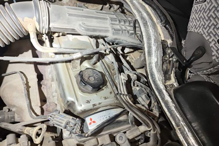 Used Soueast Delica 2014 2.0L Classic Edition Engine Bay Left