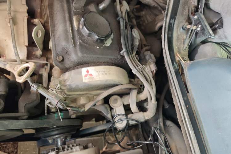 Used Soueast Delica 2014 2.0L Economy Version Engine Bay Left