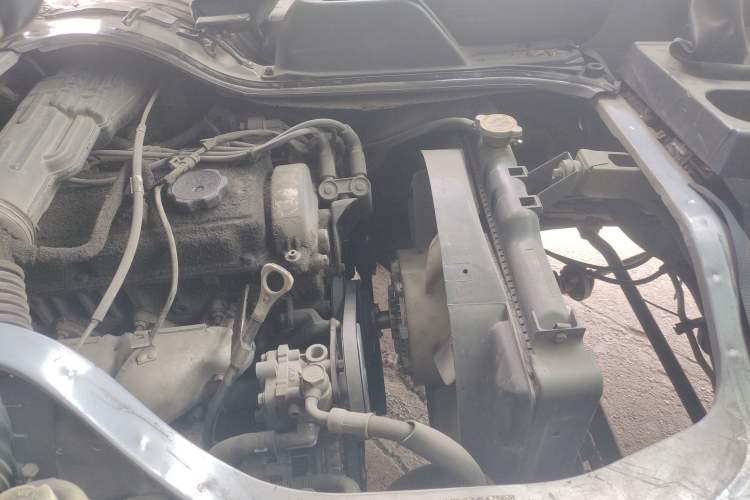 Used Soueast Delica 2014 2.0L Economy Version Engine Bay Left