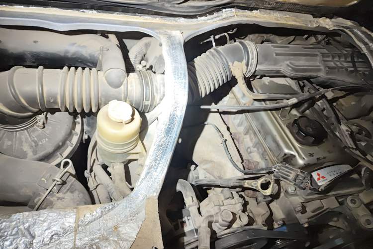Used Soueast Delica 2014 2.0L Classic Edition Engine Bay Right