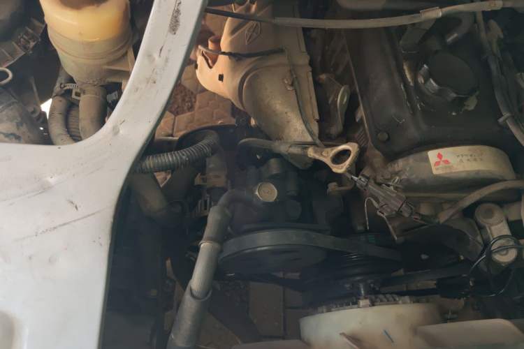 Used Soueast Delica 2014 2.0L Economy Version Engine Bay Right