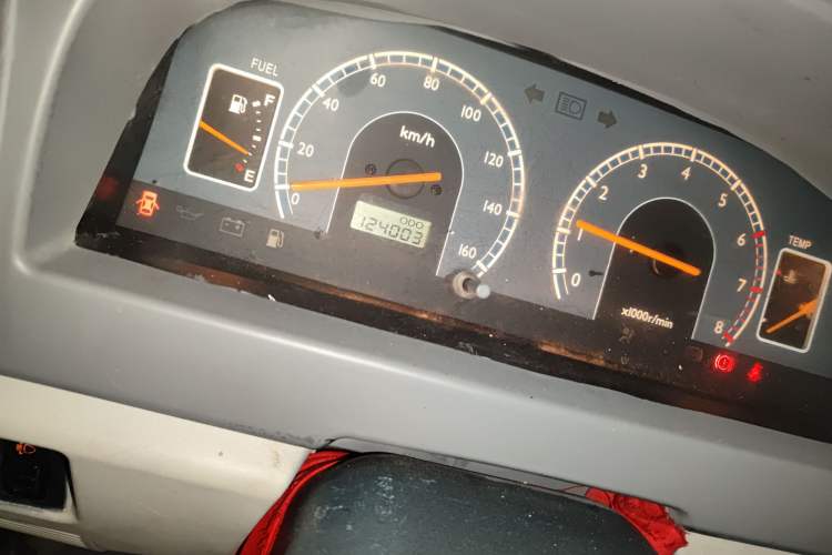 Used Soueast Delica 2014 2.0L Classic Edition Odometer Close Up