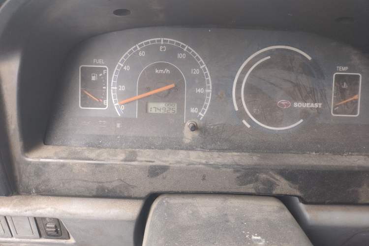 Used Soueast Delica 2014 2.0L Economy Version Odometer Close Up