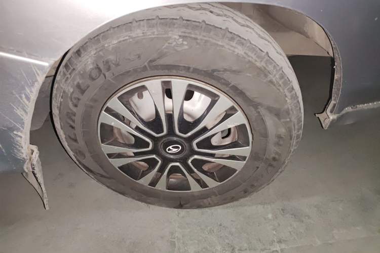 Used Soueast Delica 2014 2.0L Classic Edition Right Front Wheel Hub