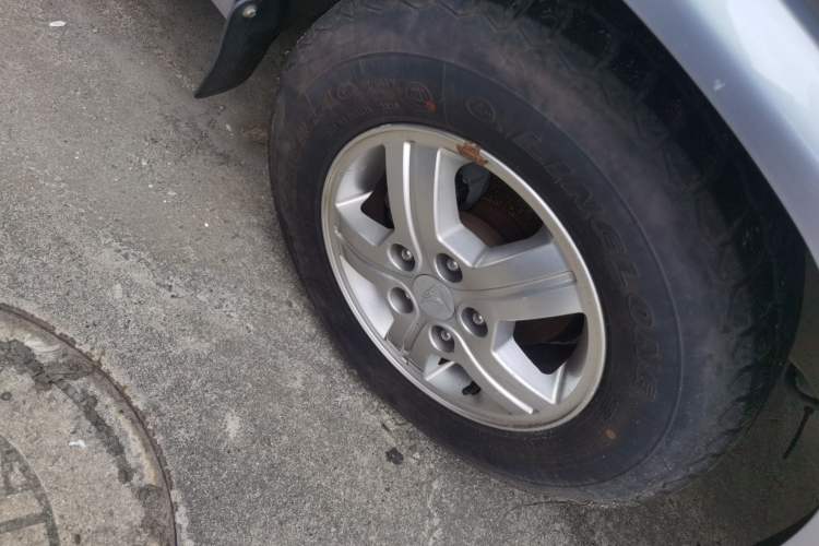 Used Soueast Delica 2014 2.0L Fashion Edition Right Front Wheel Hub