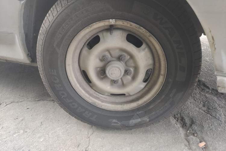 Used Soueast Delica 2014 2.0L Economy Version Right Front Wheel Hub
