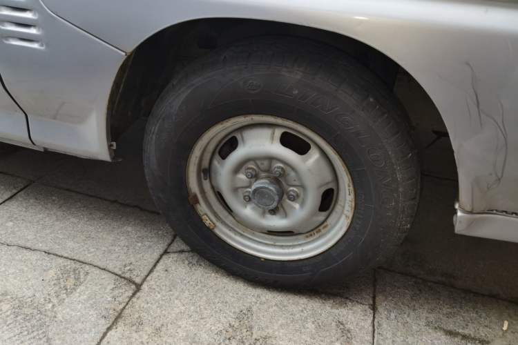 Used Soueast Delica 2014 2.0L Classic Edition Right Front Wheel Hub