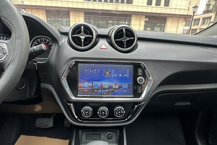 Used Soueast DX3 2016 1.5T CVT Prestige Edition Interior 7