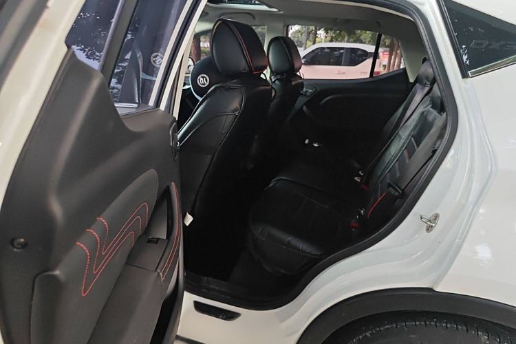 Used Soueast DX3 2018 1.5L Manual Luxury Model Interior 4