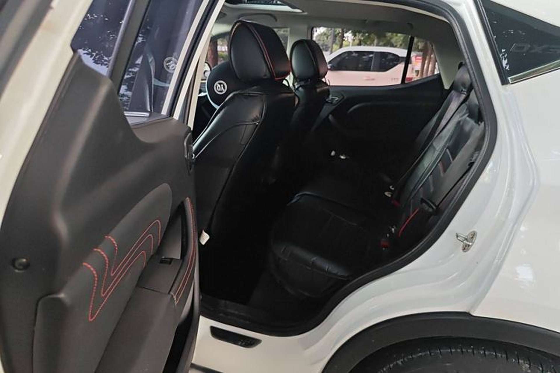 Used Soueast DX3 2018 1.5L Manual Luxury Model Interior 4