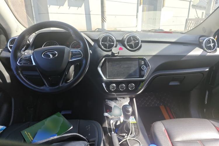 Used Soueast DX3 2016 1.5L Manual Luxury Edition Center Console